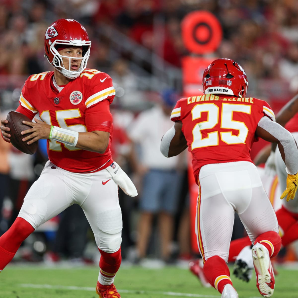 Patrick Mahomes becomes fastest QB to 200 career TDs