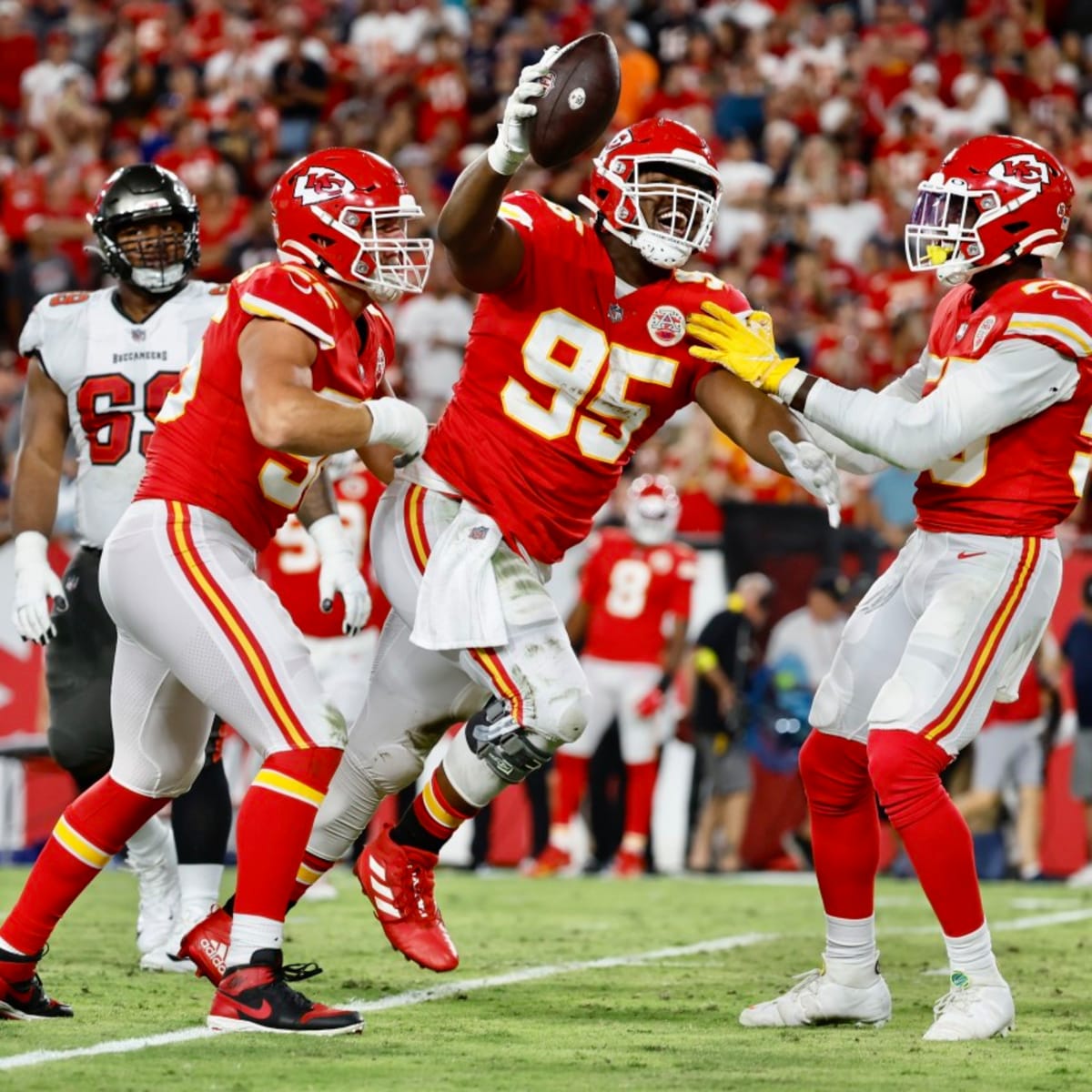 kansas city chiefs: Patrick Mahomes and Kansas City Chiefs rip Tampa Bay  Buccaneers' defense. Details inside - The Economic Times