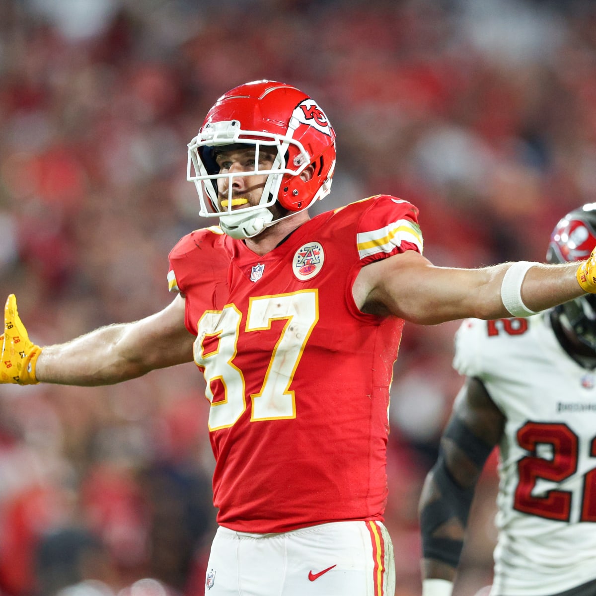Travis Kelce wore $18,600 coat for Chiefs victory rally – Z-963