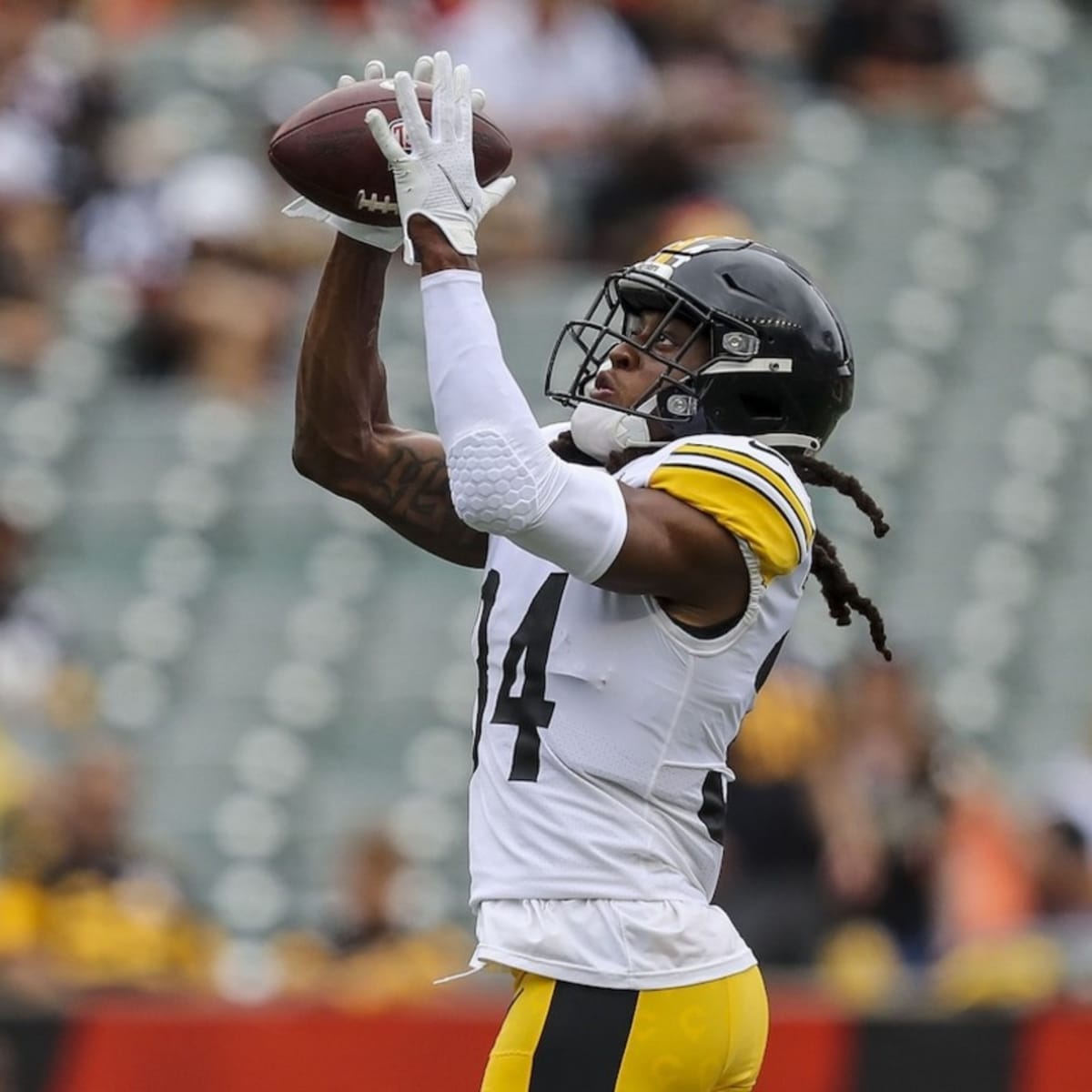 OCT 2nd, 2022: Terrell Edmunds #34 during the Pittsburgh Steelers vs New  York Jets game in Pittsburgh, PA at Acrisure Stadium. Jason Pohuski/CSM  (Credit Image: © Jason Pohuski/CSM via ZUMA Press Wire) (