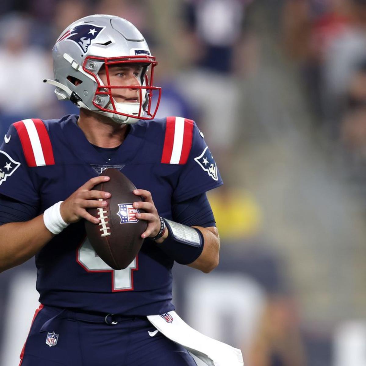 Patriots QB Brian Hoyer leaves with head injury, Zappe in