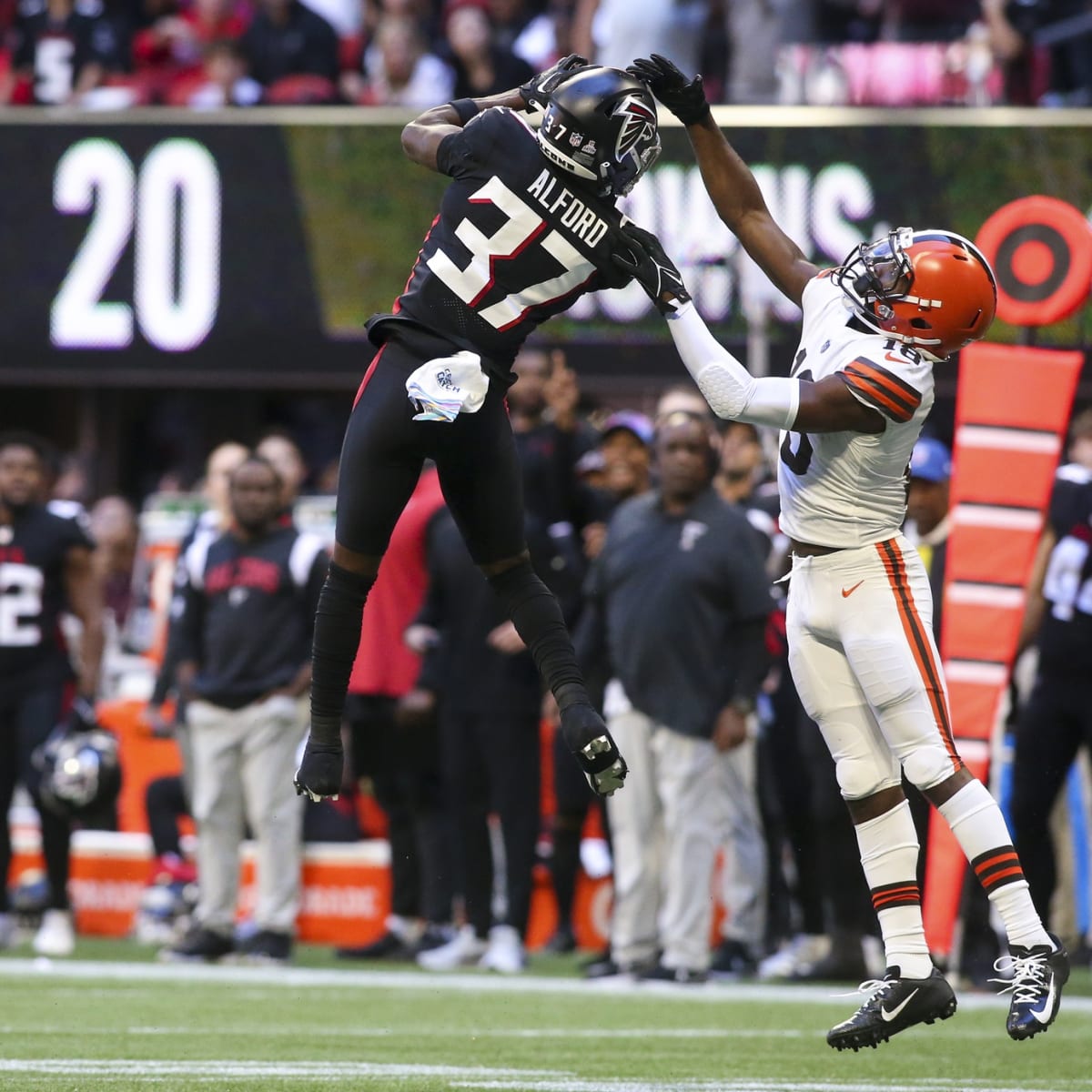 Watch Denzel Ward intercept Marcus Mariota during the third