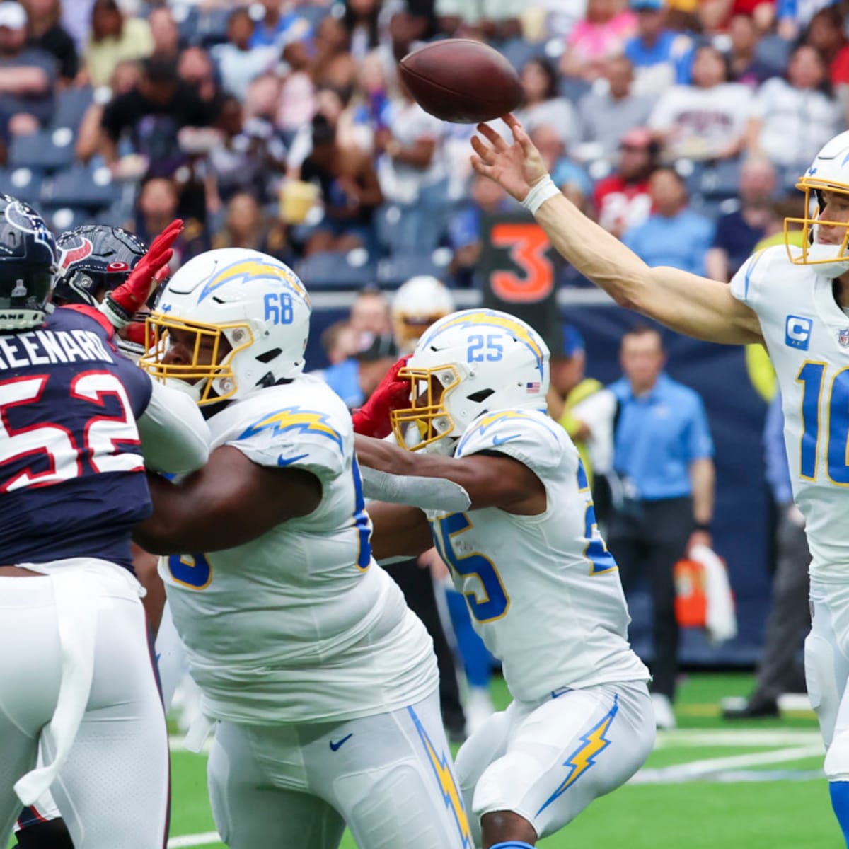 Justin Herbert leads Chargers past Texans