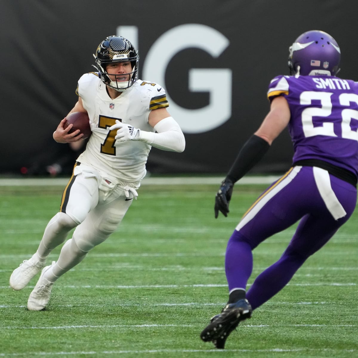 Vikings' Harrison Smith took friendly fire to gonads, didn't injure wrist -  Sports Illustrated Minnesota Sports, News, Analysis, and More