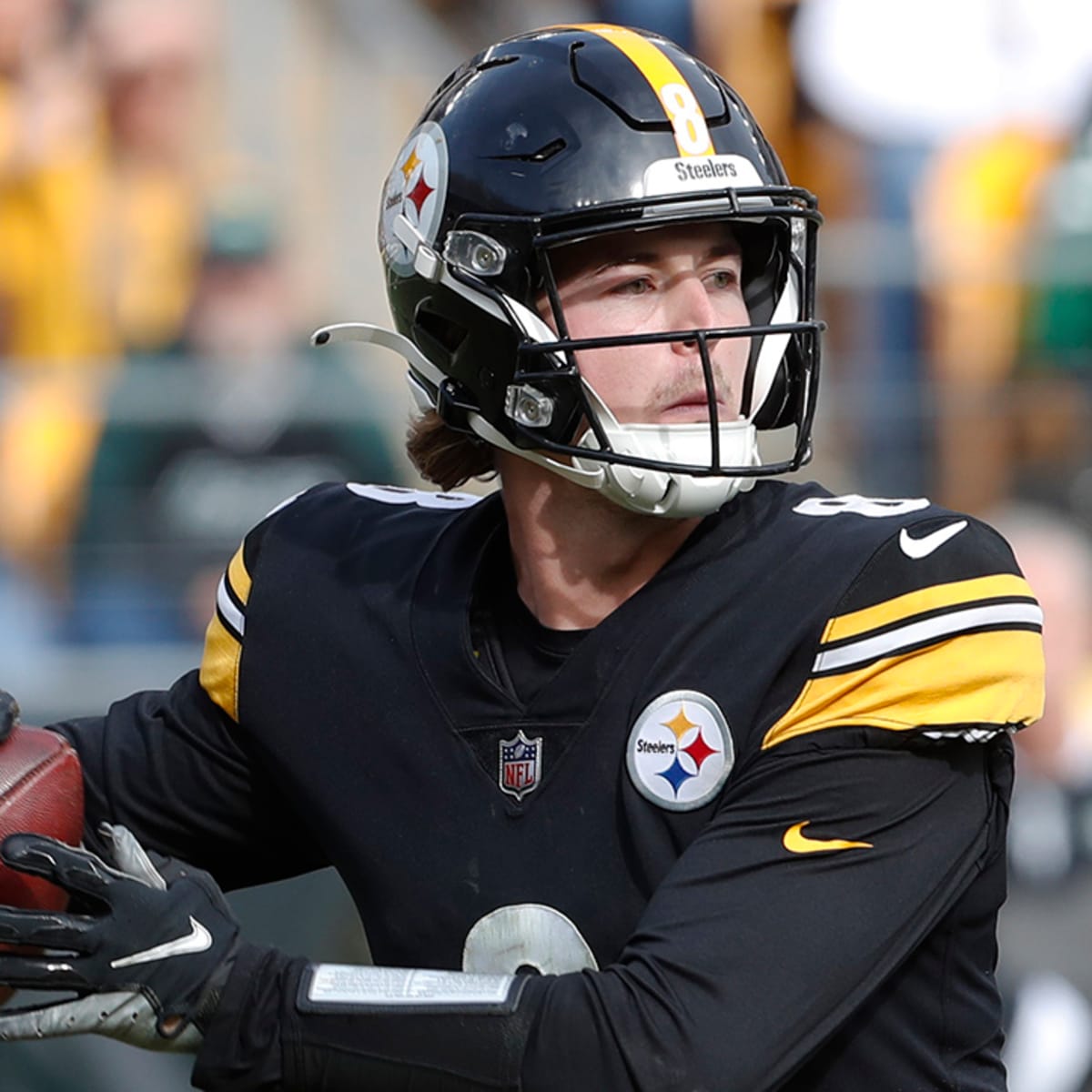 Steelers replace Mitch Trubisky with Kenny Pickett before Bills