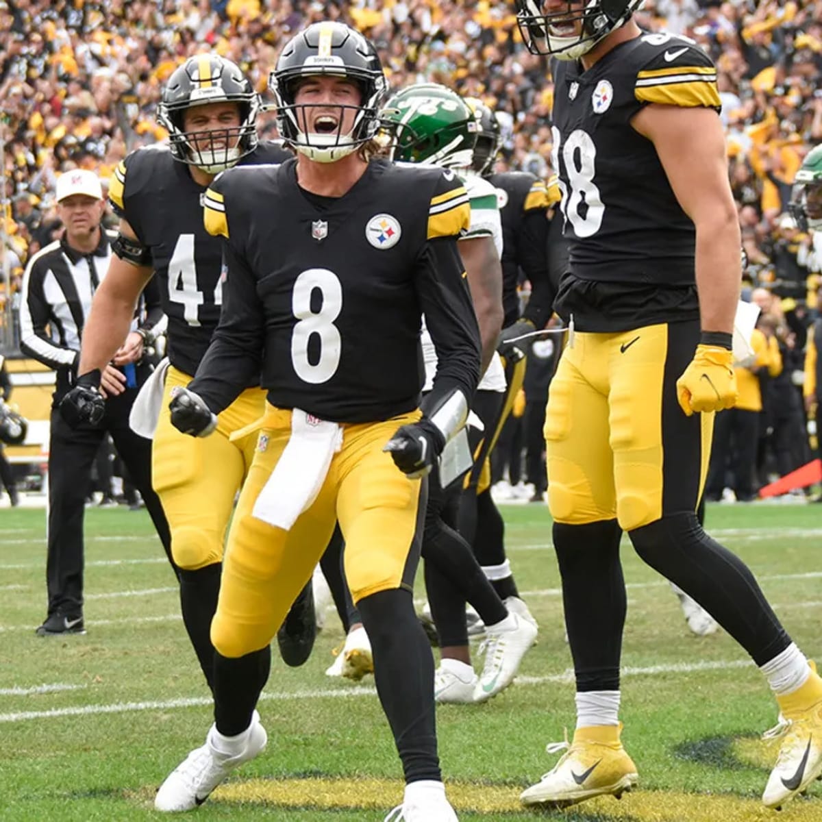 Bills Blowout Pittsburgh Steelers in Kenny Pickett's First Start - Sports  Illustrated Pittsburgh Steelers News, Analysis and More