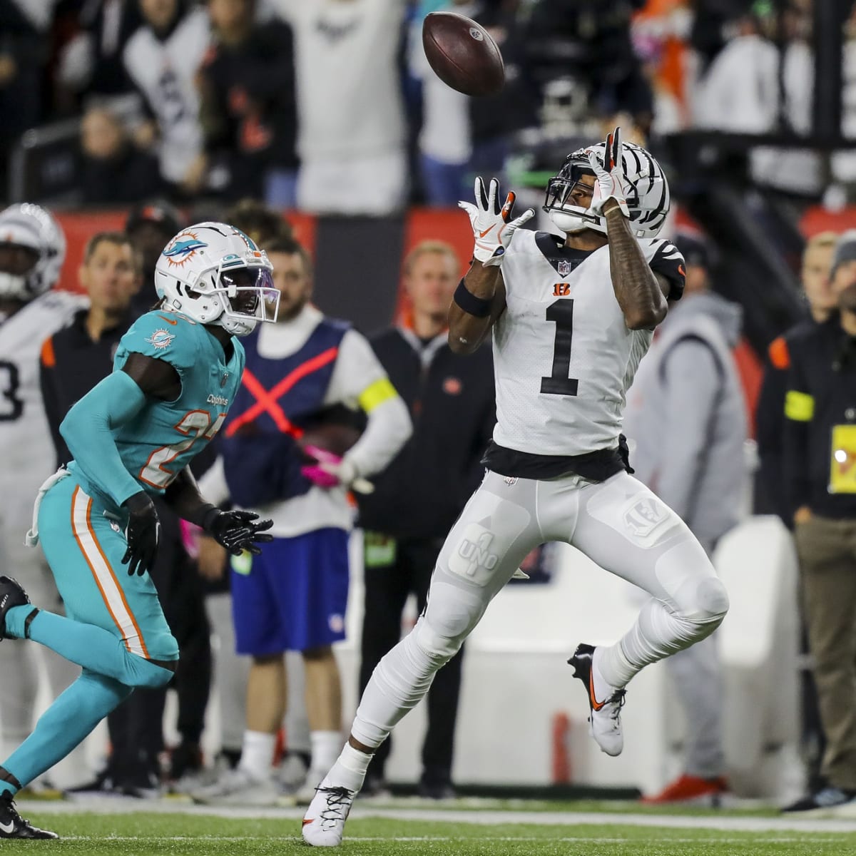 PHOTOS: Bengals fly stunning all-whites on Thursday Night Football