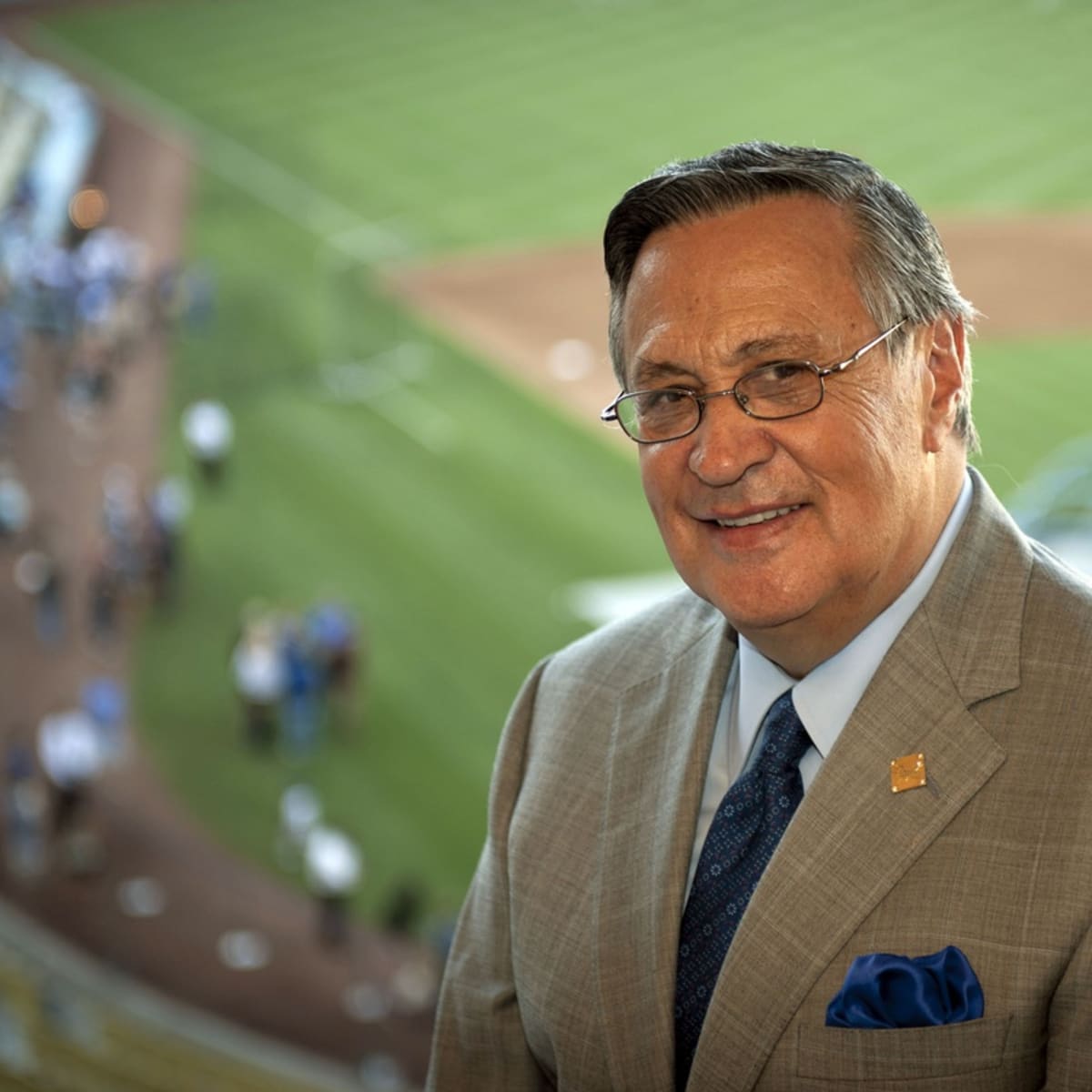 From Ecuador to Dodgers royalty, Jaime Jarrín helped bring