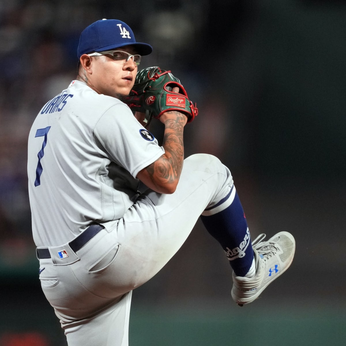 Dodgers' pitchers connected by Mexican heritage