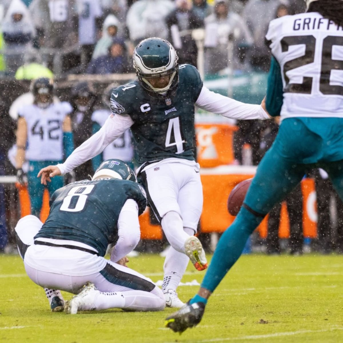 Eagles' Jake Elliott steps up to help 'underdogs' at ACCT Philly