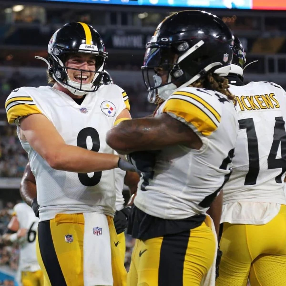 Bills Blowout Pittsburgh Steelers in Kenny Pickett's First Start - Sports  Illustrated Pittsburgh Steelers News, Analysis and More