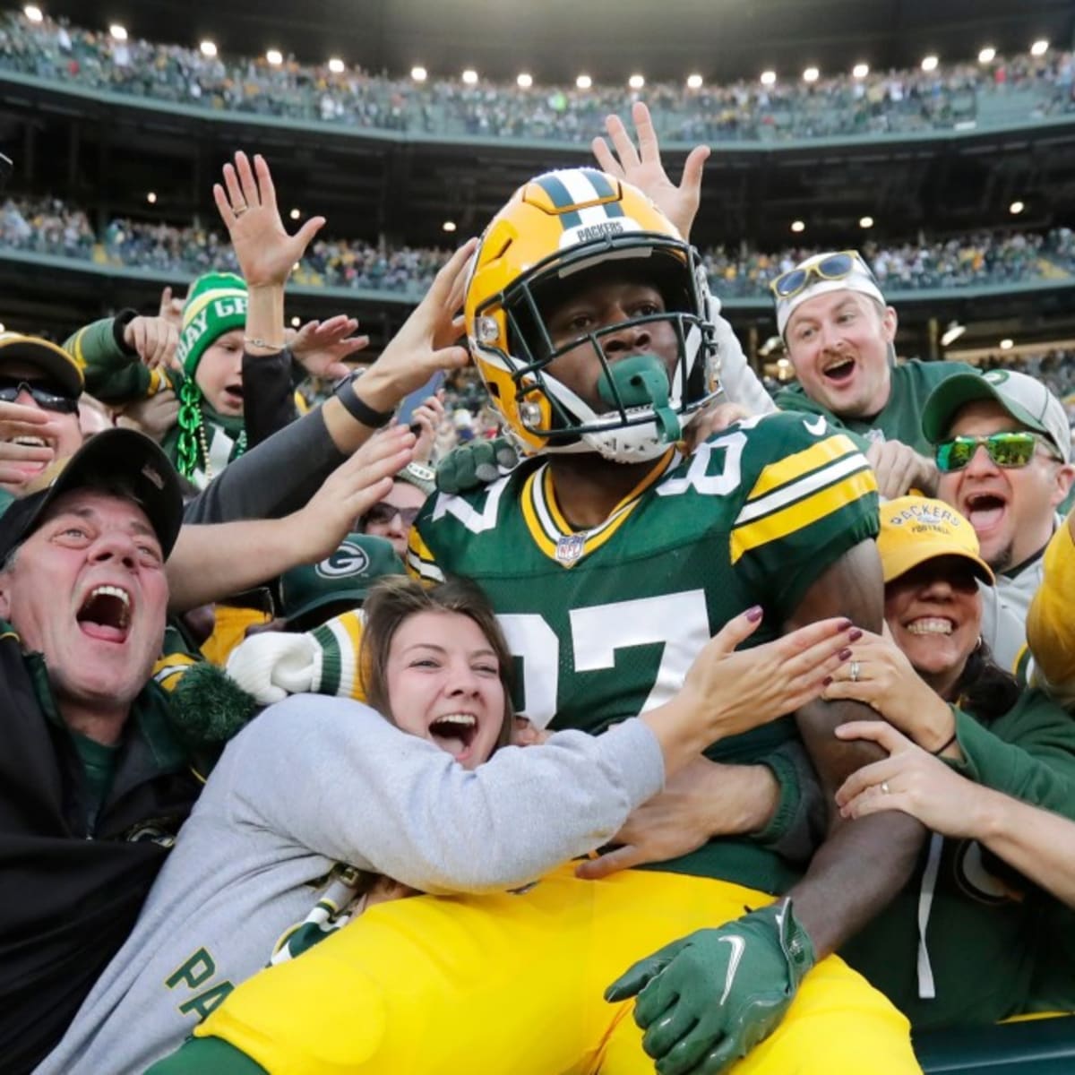 Packers Hand Out Davante Adams' Old No. 17 Jersey - Sports Illustrated  Green Bay Packers News, Analysis and More