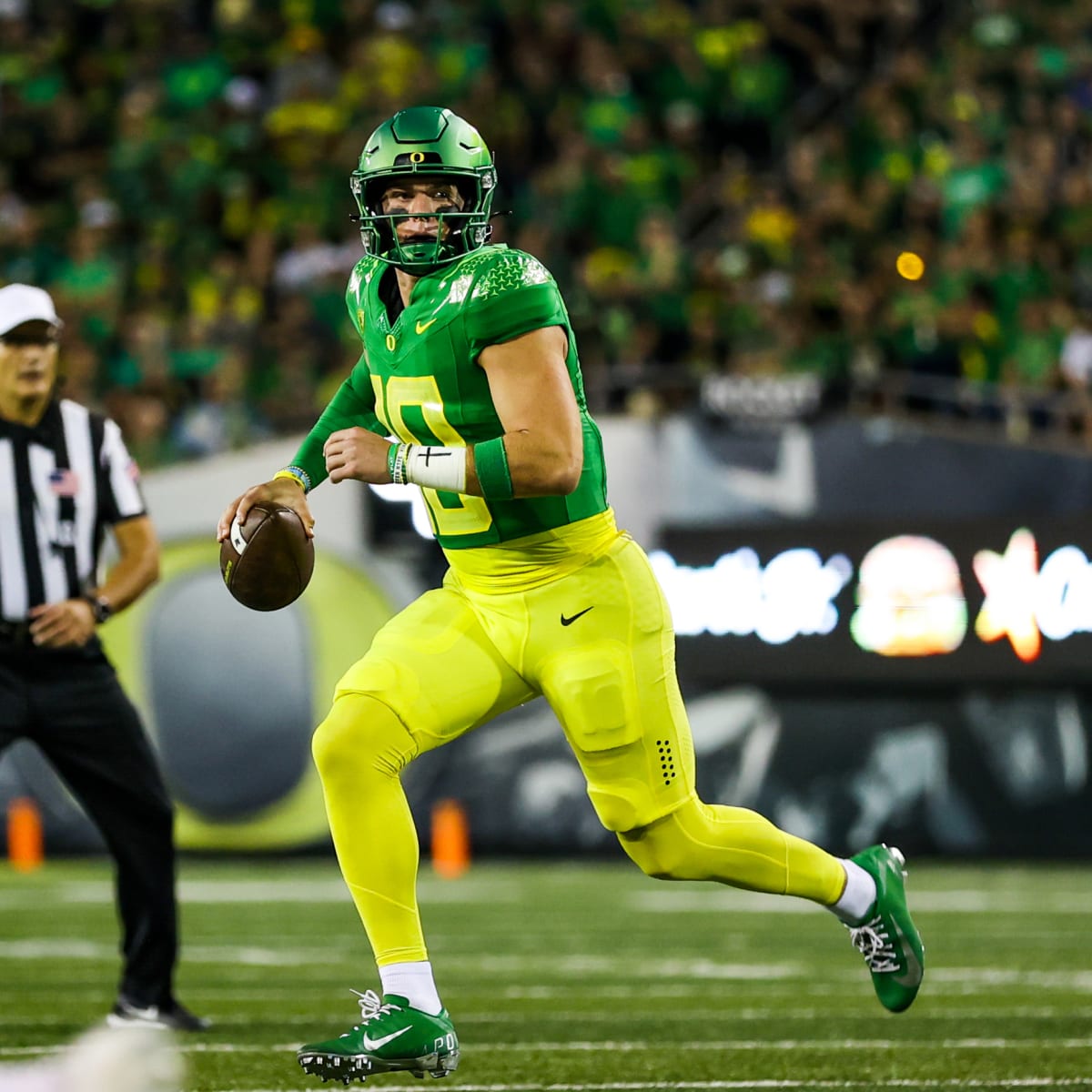 Oregon Football: Quarterback Bo Nix Previews Arizona Wildcats Matchup -  Sports Illustrated Oregon Ducks News, Analysis and More