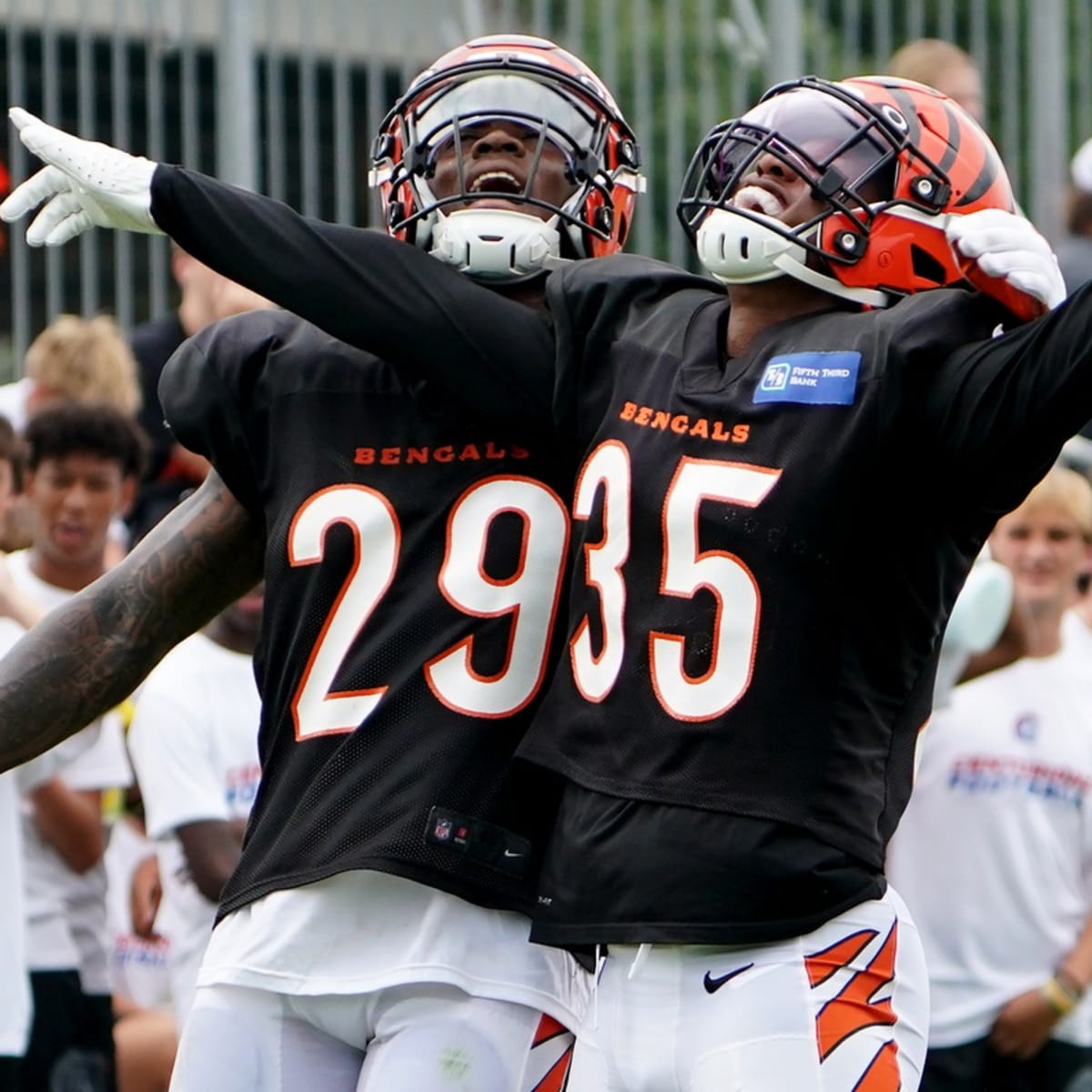 Cincinnati Bengals cornerback Cam Taylor-Britt (29) against the Tennessee  Titans in an NFL football game, Sunday, Nov. 27, 2022, in Nashville, Tenn.  Bengals won 20-16. (AP Photo/Jeff Lewis Stock Photo - Alamy