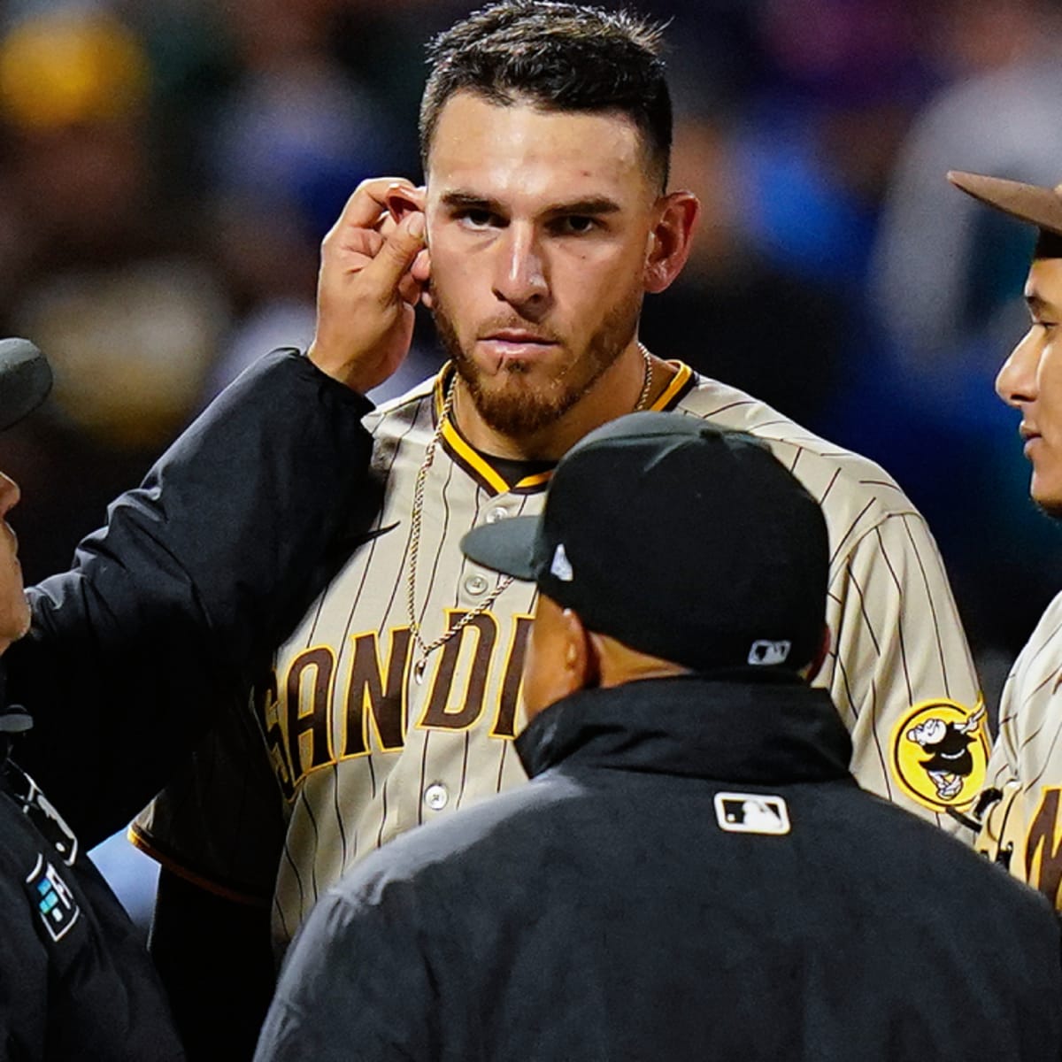Umps massage Padres pitcher Joe Musgrove's ears after Mets call