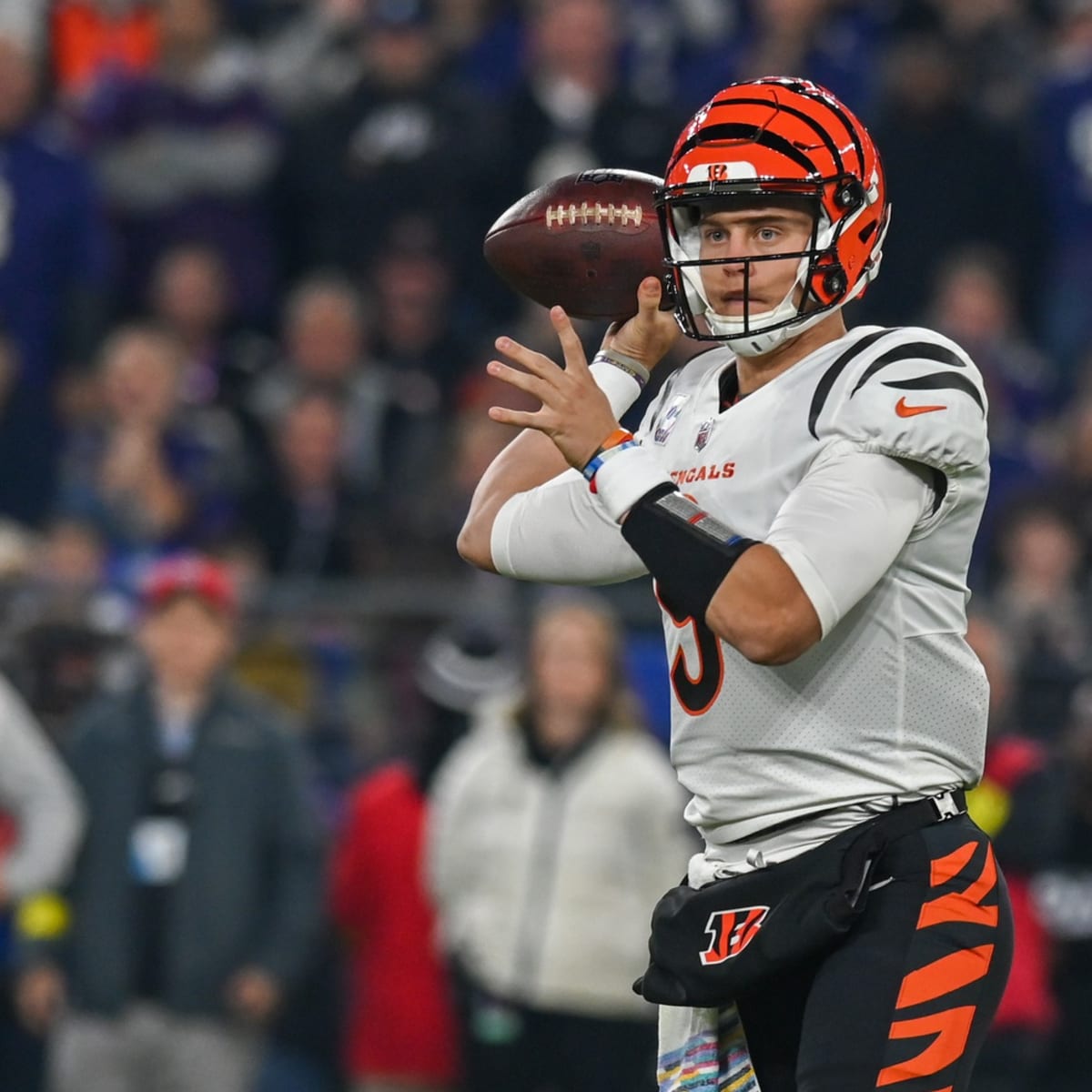 Watch Bengals quarterback Joe Burrow score on a 19-yard TD run vs