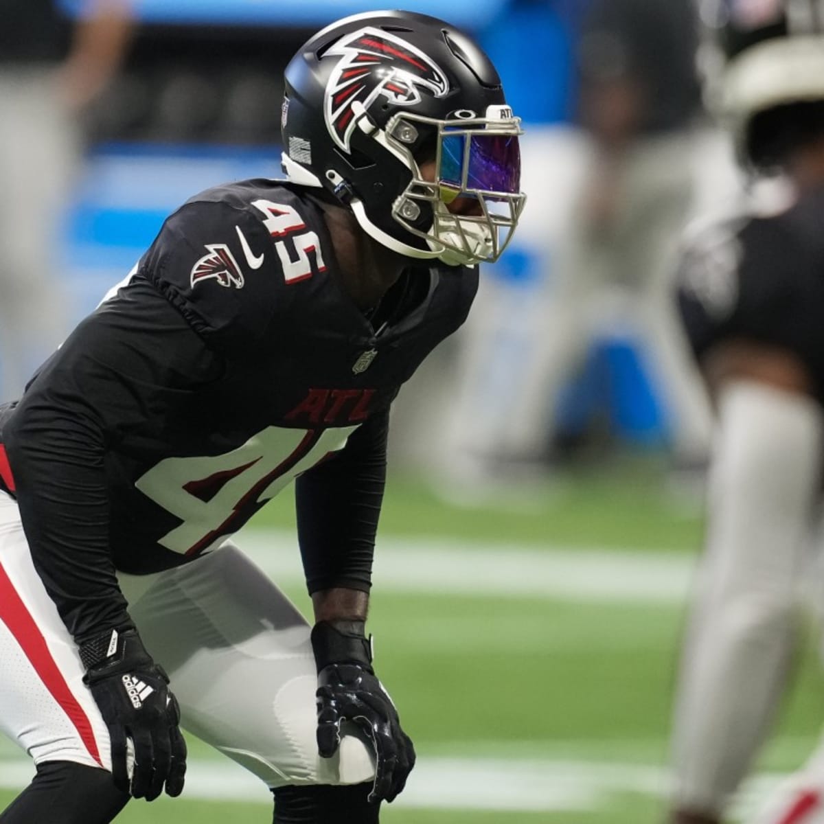 Browns acquire linebacker Deion Jones in trade with Falcons