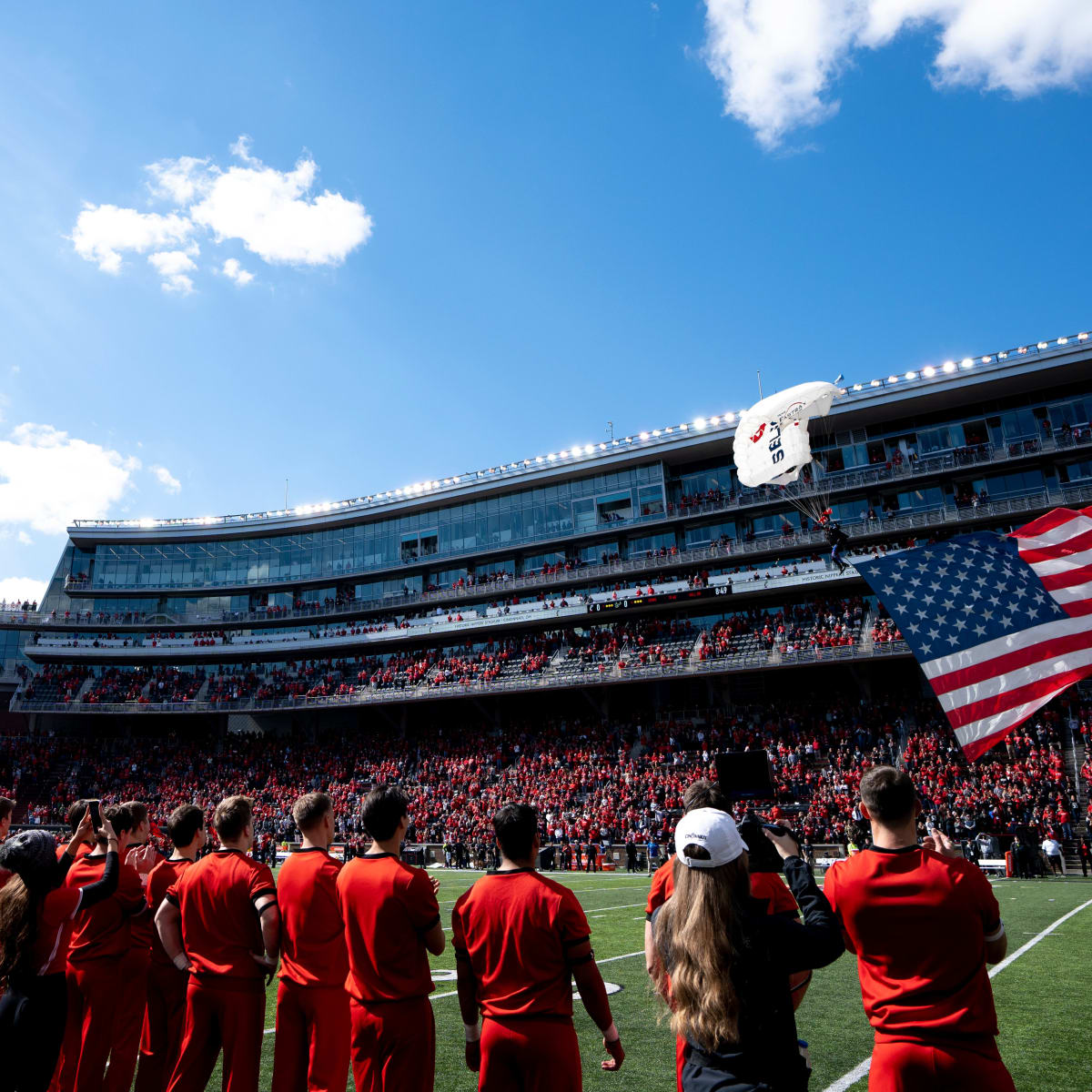 Travis Kelce Taylor Swift dating rumors: UC Bearcats sell jerseys