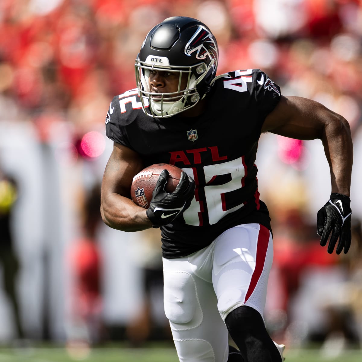 Atlanta Falcons running back Caleb Huntley darts through Bucs' D for 22  yards