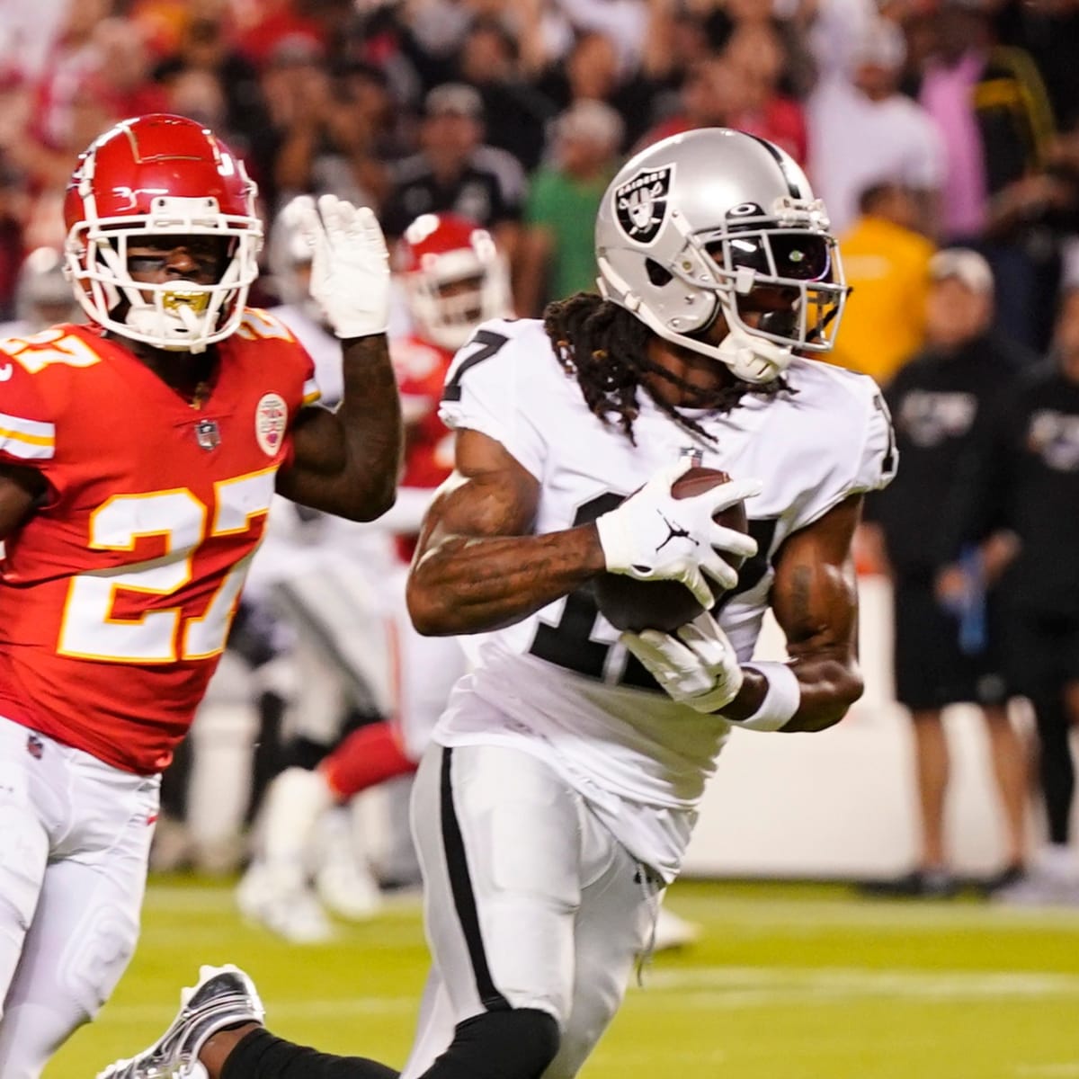 Raiders WR Davante Adams apologizes after shoving man in KC