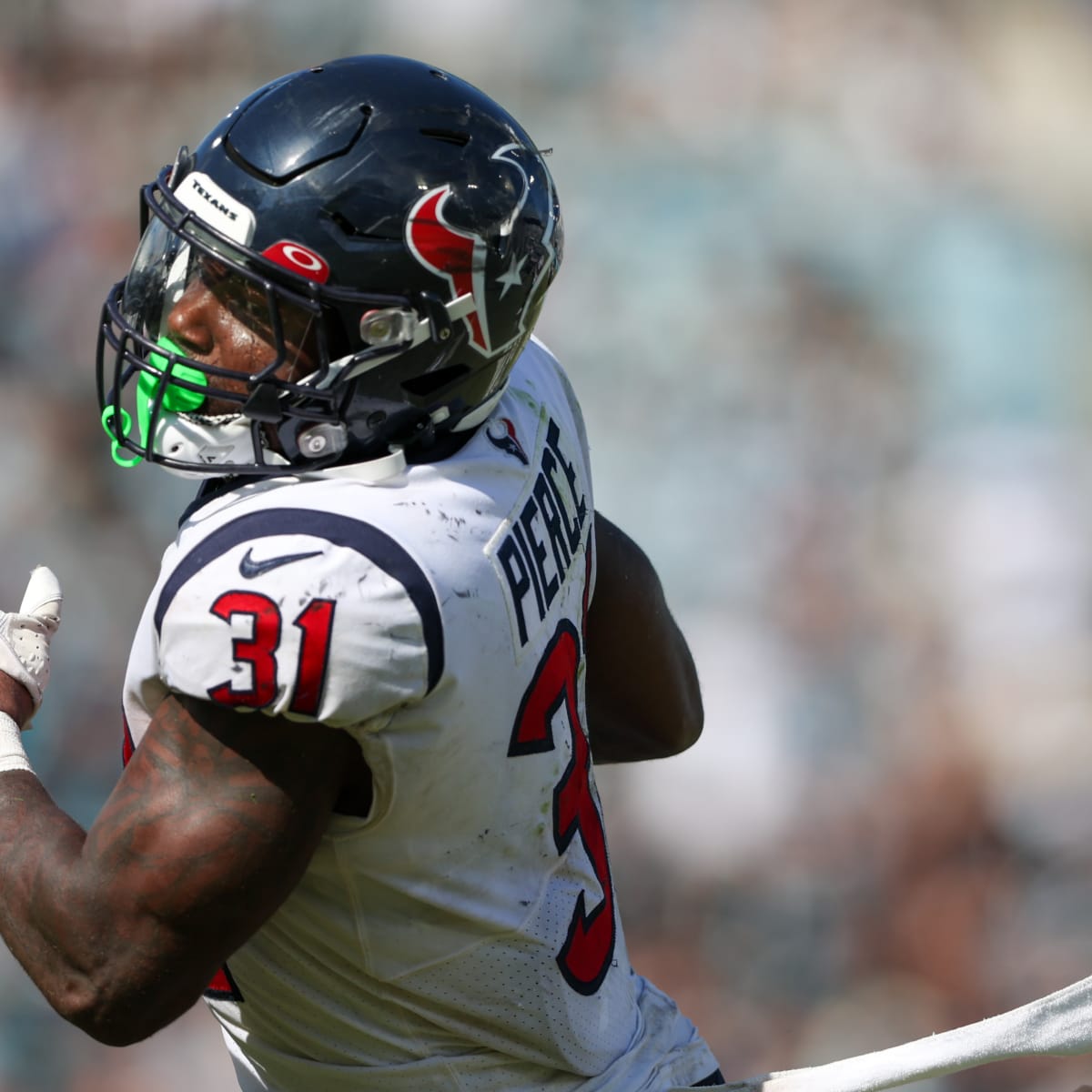 Texans coach Lovie Smith says RB Dameon Pierce is a 'tough, confident  football player'