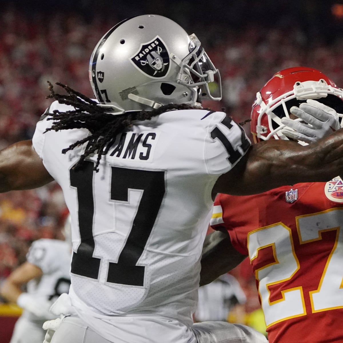 Photographer who Raiders WR Davante Adams pushed down following loss to  Chiefs files police report