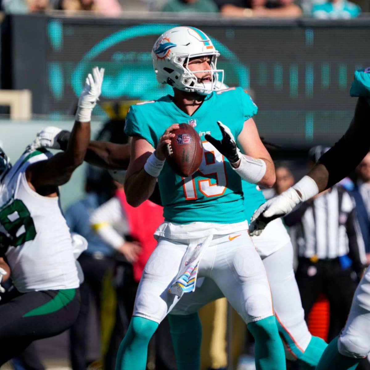 Miami. FL USA; Miami Dolphins quarterback Skylar Thompson (19) drops back  to pass during an NFL preseason game against the Las Vegas Raiders,  Saturday, August 20, 2022, at the Hard Rock Stadium.