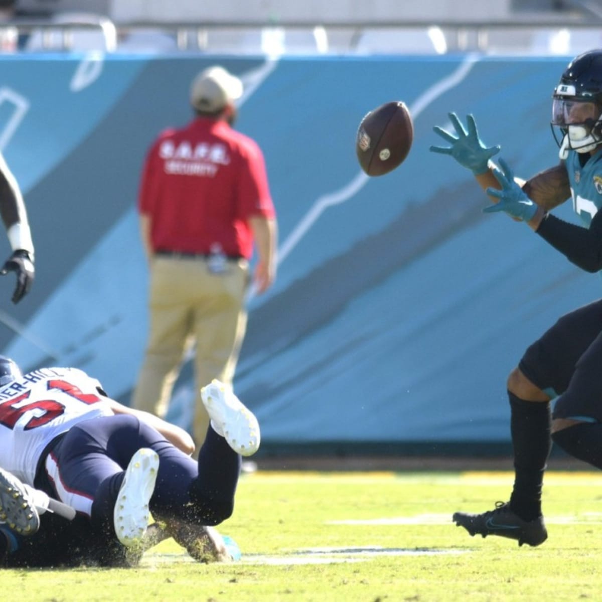 Texans revert to terrible play in rout by Jaguars