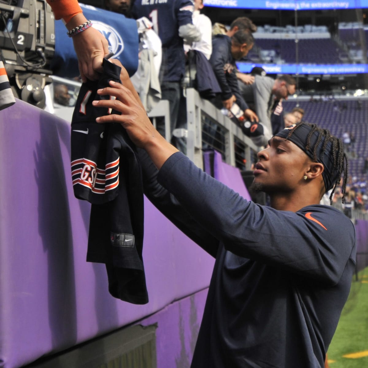 Chicago Bears: The knives are out as critics bash Justin Fields