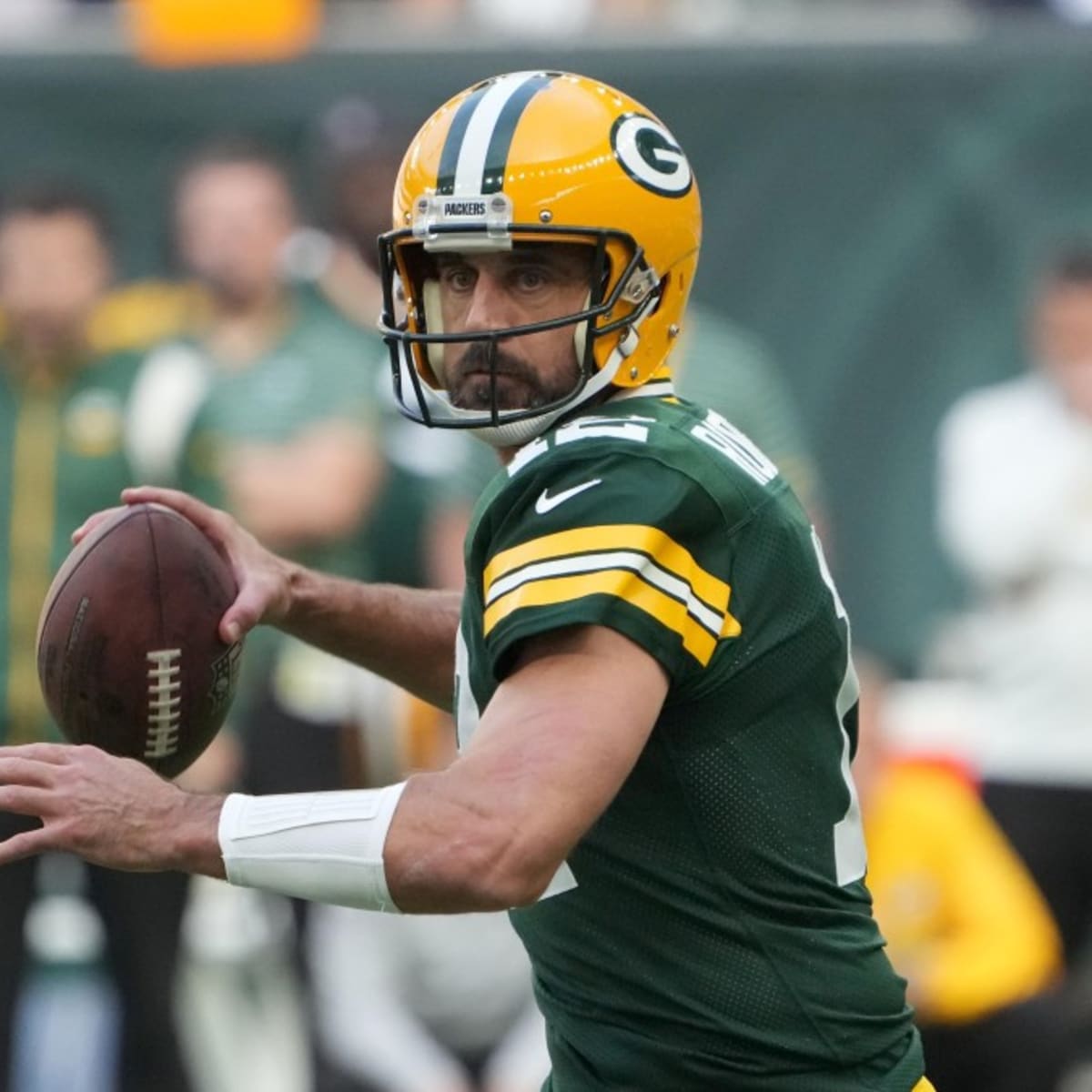 Landover, Md, United States. 23rd Oct, 2021. Sunday, October 23, 2022;  Landover, MD, USA; Green Bay Packers quarterback Aaron Rodgers (12) passes  the ball during an NFL game against the Washington Commanders