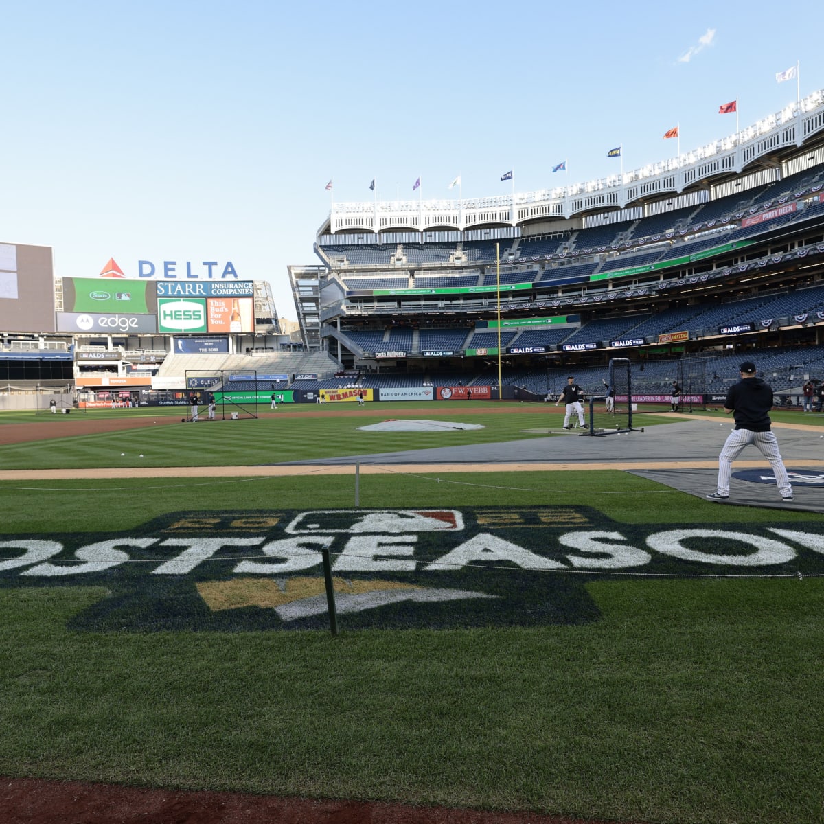 Aaron Boone sleeps at Yankee Stadium between games after 14-inning