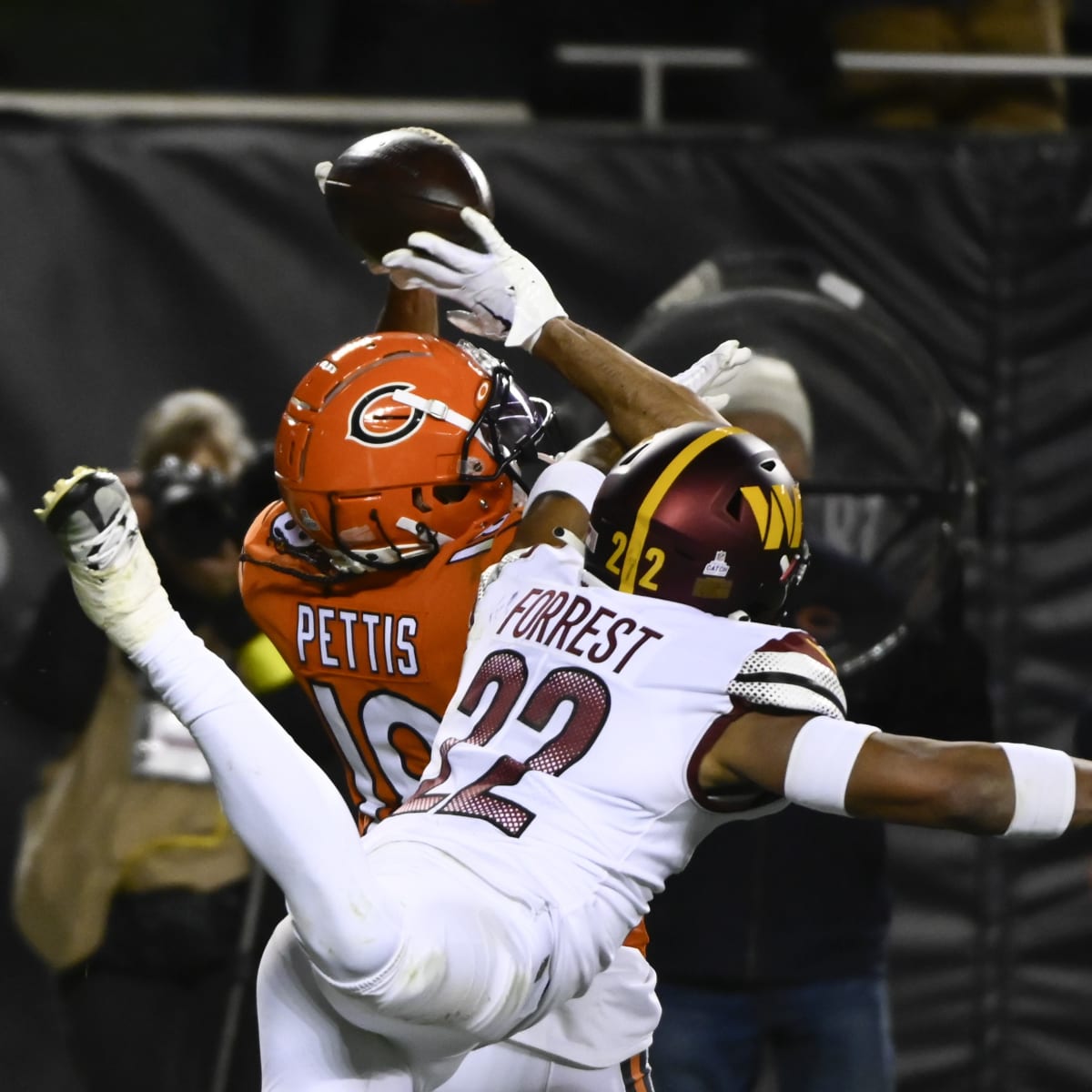 Pro Football Network on X: This wasn't called defensive pass interference  at the end of the #Dolphins/#Bears game 