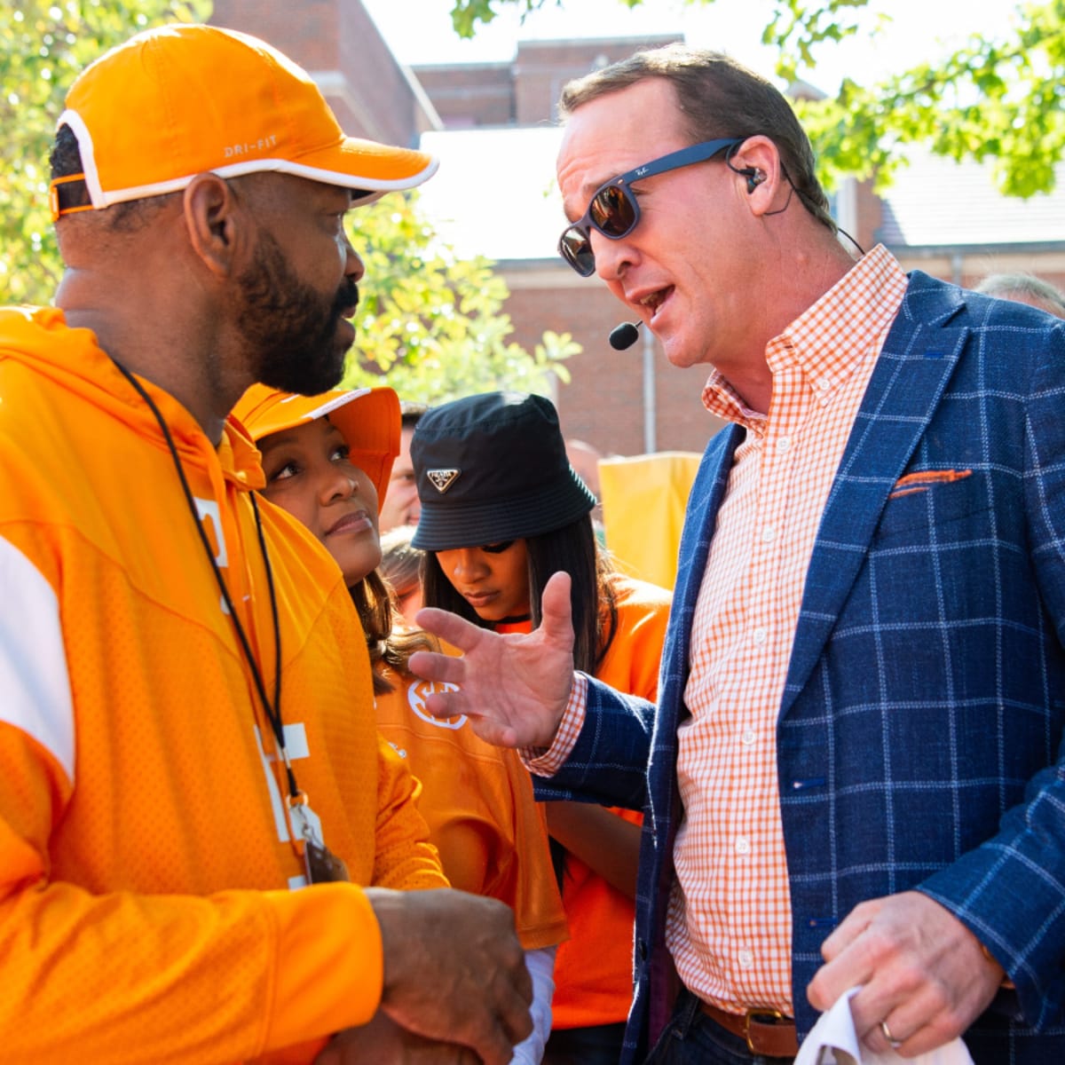 Peyton Manning, Tennessee fans smoke cigars after upset win