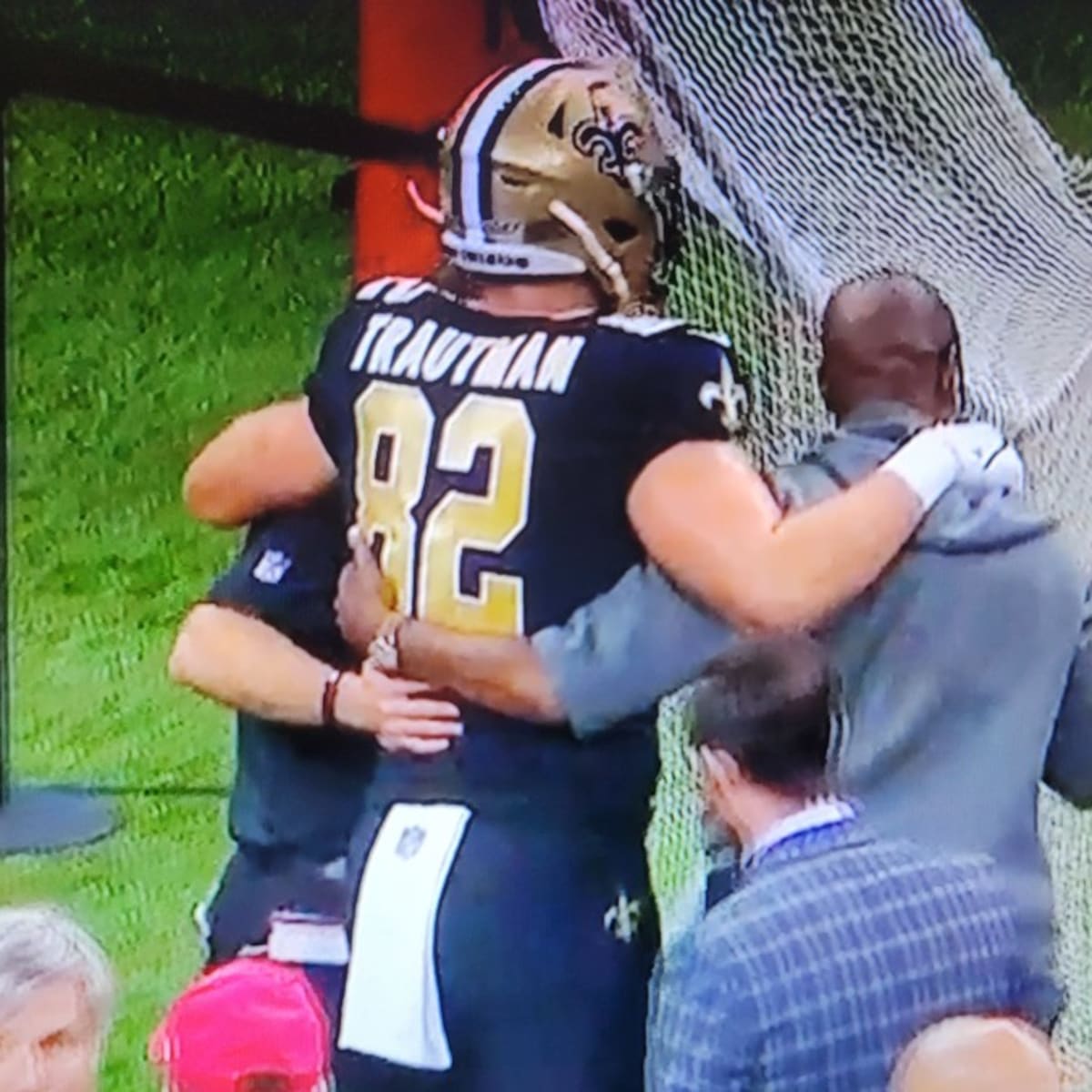 New Orleans Saints tight end Adam Trautman (82) runs the ball up