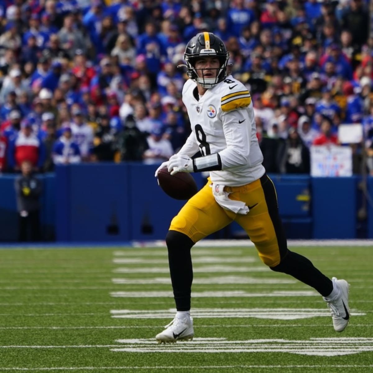 Pittsburgh Steelers QB Kenny Pickett Suffers Knee Injury - Sports  Illustrated Pittsburgh Steelers News, Analysis and More