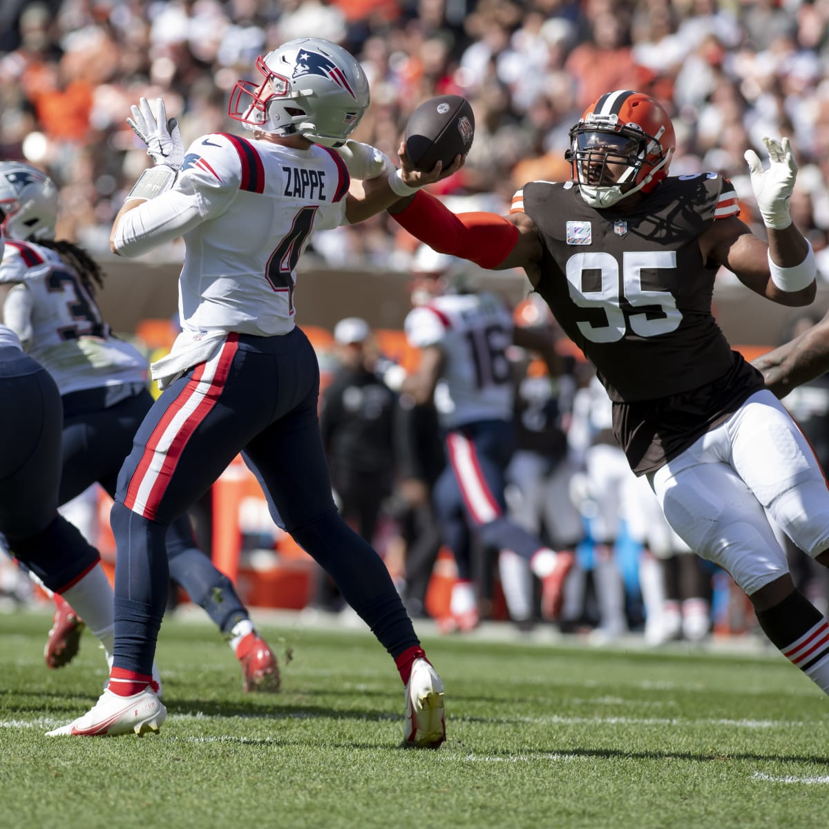 How the Patriots neutralized Browns All-Pro pass rusher Myles Garrett –  Boston Herald