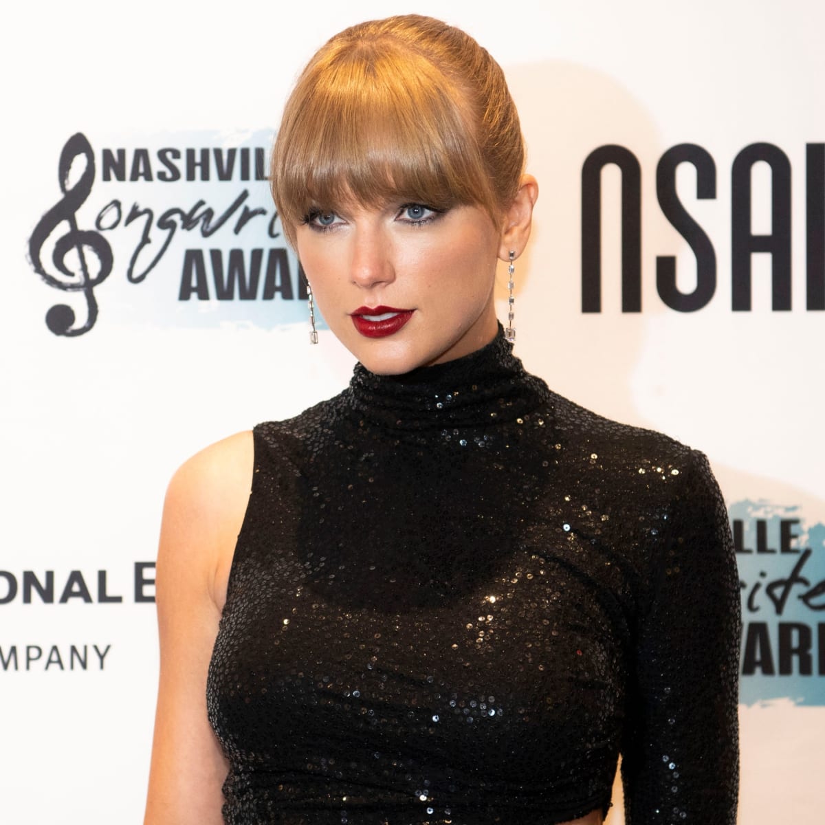 Sunday Night Football' Is A Sideshow To Tonight's Taylor Swift Appearance  At NY Jets Game – Deadline