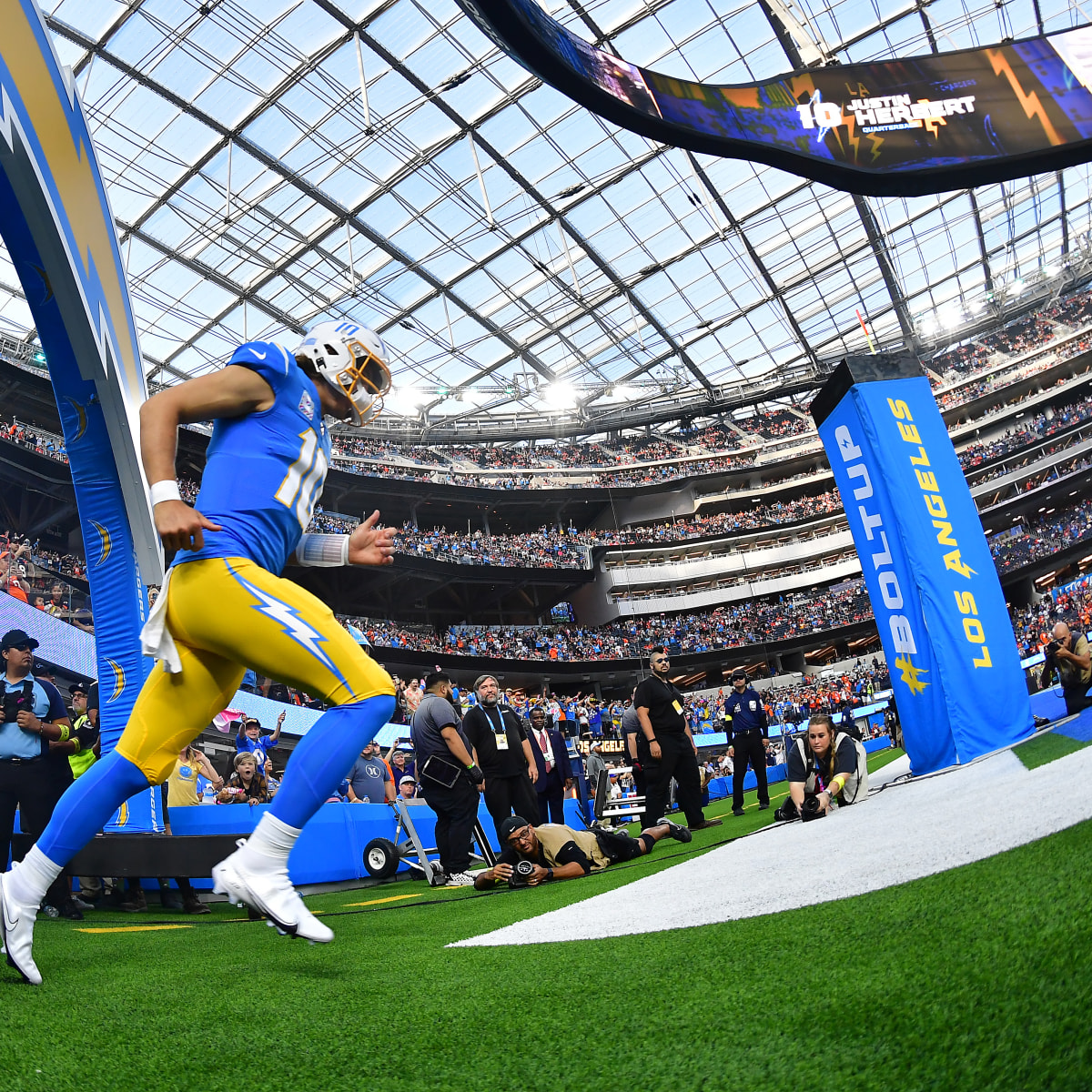 Los Angeles Chargers vs. Seattle Seahawks Betting Odds: Week 7 Point  Spread, Moneyline, Over/Under - Sports Illustrated Los Angeles Chargers  News, Analysis and More