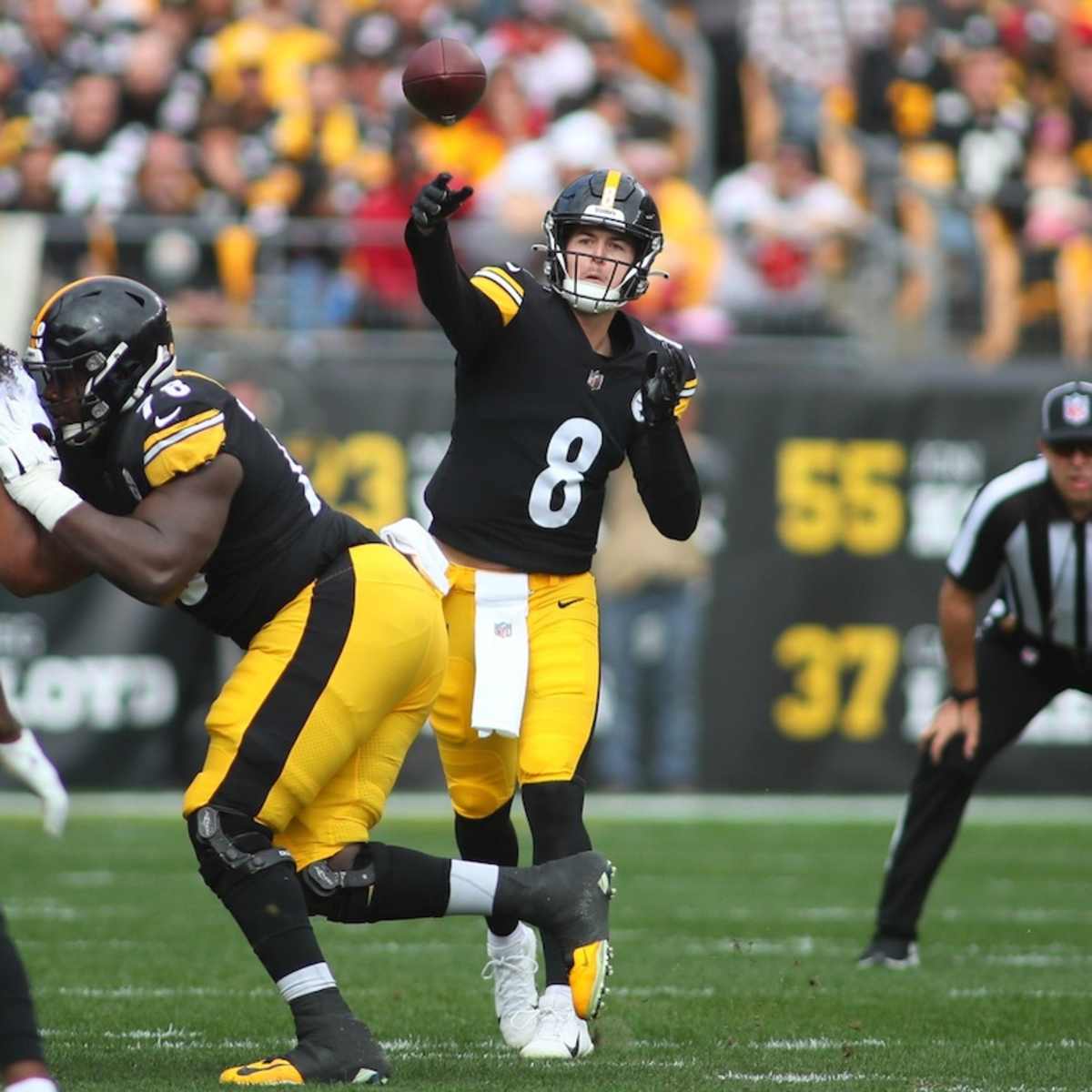 Kenny Pickett's injury leaves floundering Steelers offense with