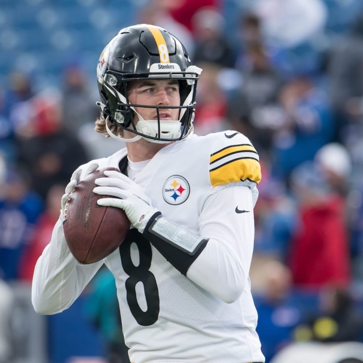 Steelers QB Pickett to play if he clears concussion protocol