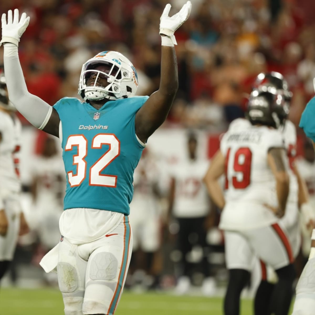 Miami Dolphins Sign Brandon Shell, Make Other Moves Ahead of Pittsburgh  Game - Sports Illustrated Miami Dolphins News, Analysis and More