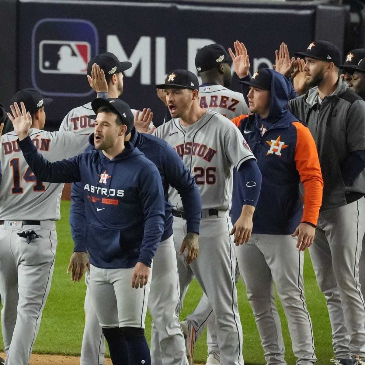 Astros Favored Over Phillies to Win World Series - The New York Times