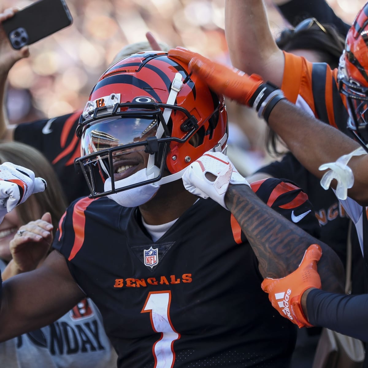 Halftime Observations: TennesseeTitans Dominating Cincinnati Bengals 24-3 -  Sports Illustrated Cincinnati Bengals News, Analysis and More