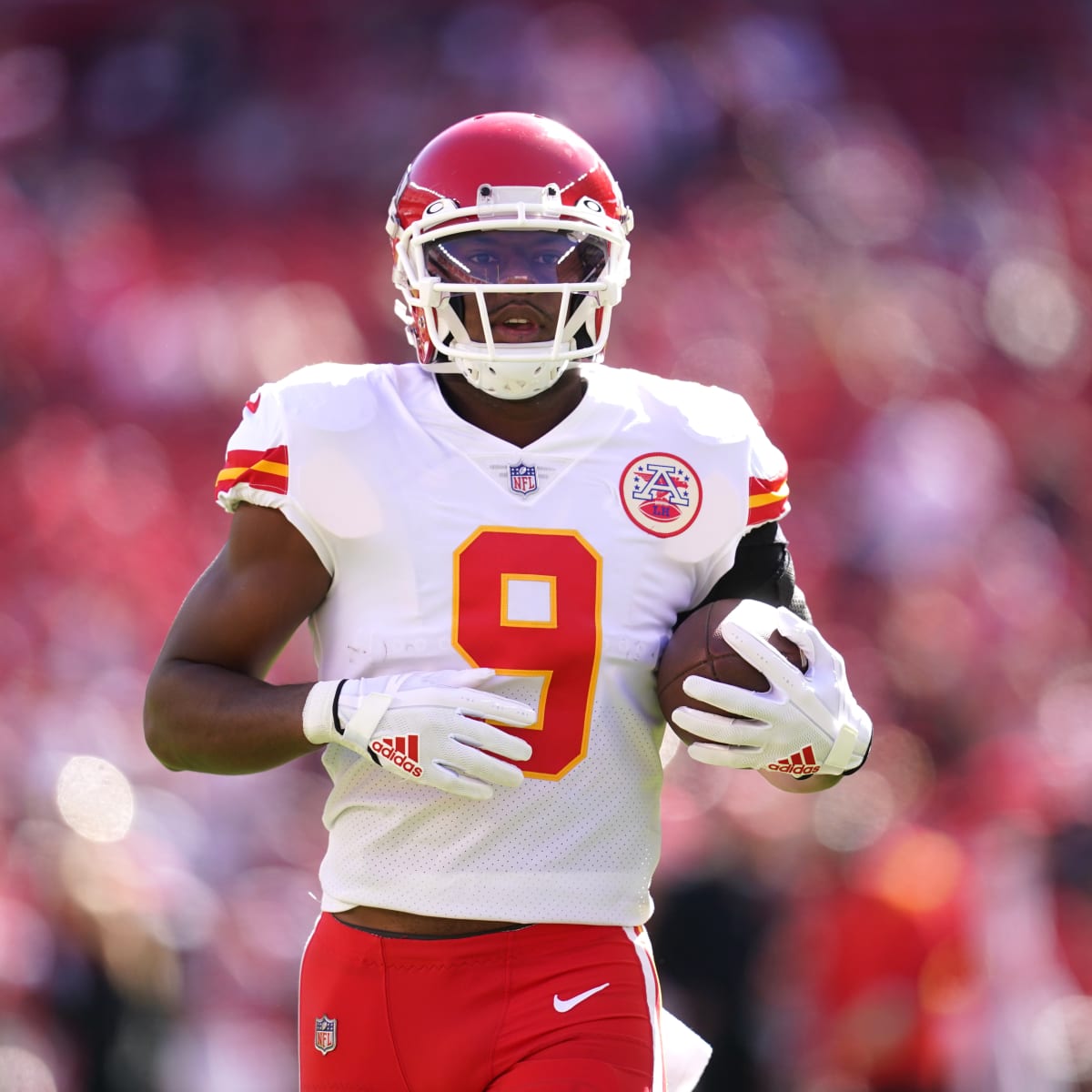 KC Chiefs WR JuJu Smith-Schuster Exits Game vs. Jacksonville Jaguars With  Apparent Injury - Sports Illustrated Kansas City Chiefs News, Analysis and  More