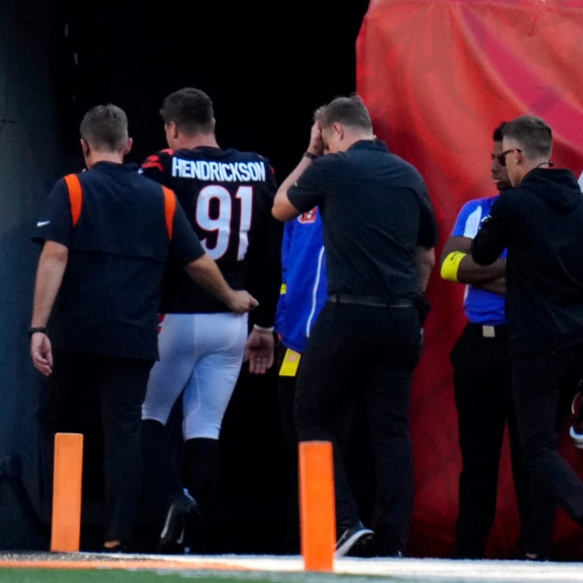 Trey Hendrickson Injury: Bengals star limps off field vs Steelers - Cincy  Jungle