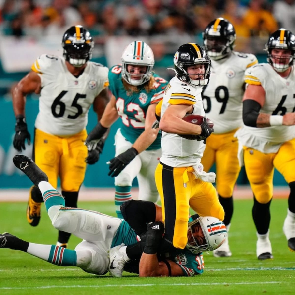 It's Time to Veer Away From Kenny Pickett to Pittsburgh Steelers Talk -  Sports Illustrated Pittsburgh Steelers News, Analysis and More