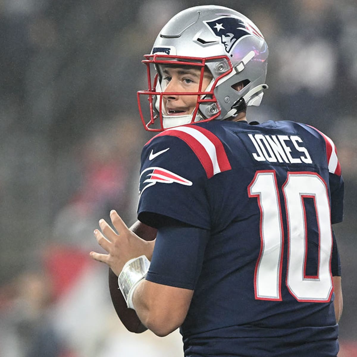 Mac Jones yells at New England Patriots coaches amid Tom Brady