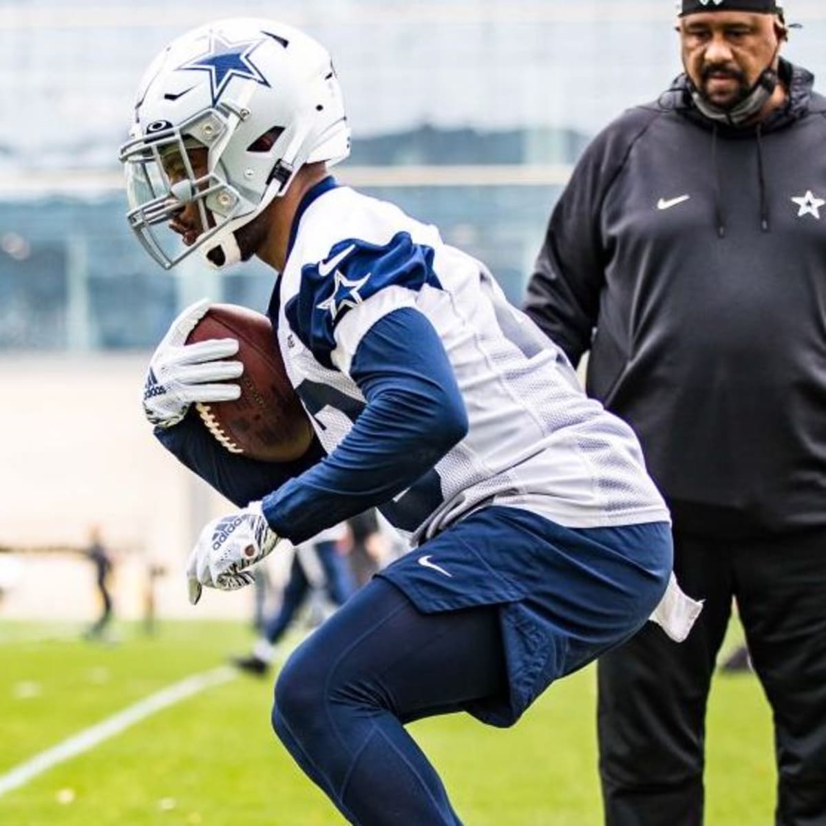 Dallas Cowboys running back Tony Pollard (20) and wide receiver CeeDee Lamb,  rear, greet each other during warmups before an NFL football game aginst  the Los Angeles Rams, Sunday, Oct. 9, 2022