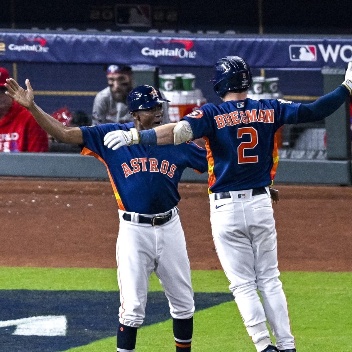 Phillies club 5 home runs, shutout Astros to take 2-1 World Series advantage