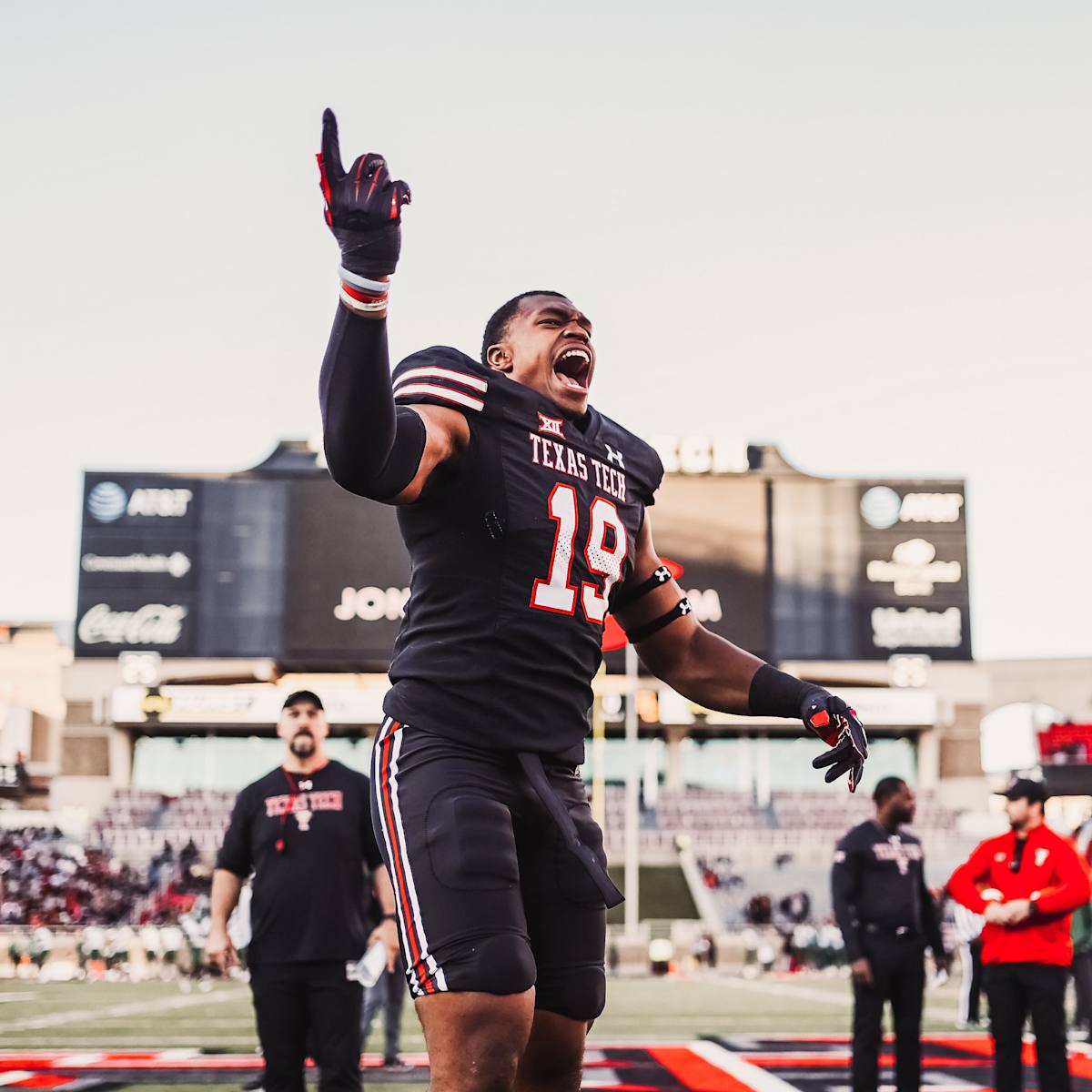 Patrick Mahomes Texas Tech Raiders UnSigned Jersey Run vs West Virginia  Photo